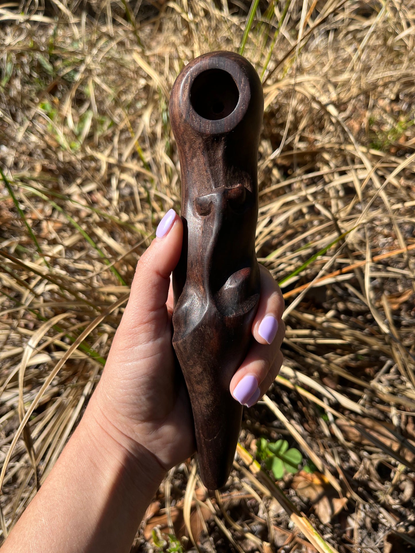 Pipa de tabaco con cara de espíritu ancestral